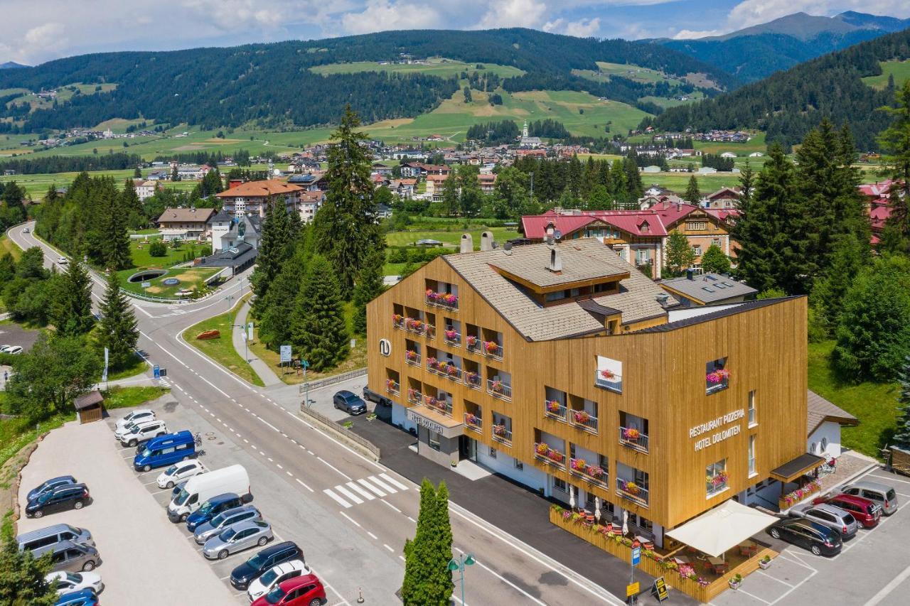Hotel Dolomiten Dobbiaco Exterior foto