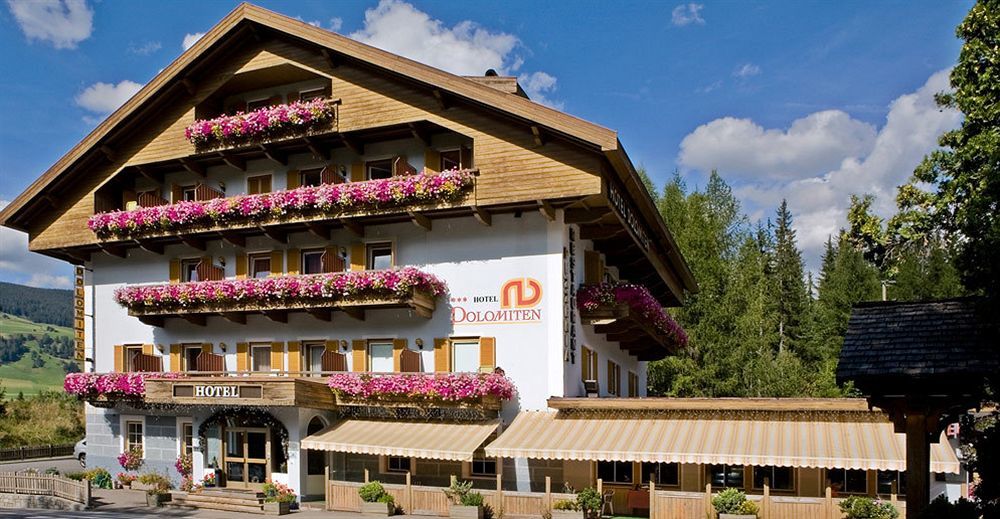 Hotel Dolomiten Dobbiaco Exterior foto